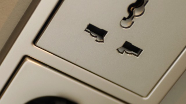 International plug Hotel Brussels Airport